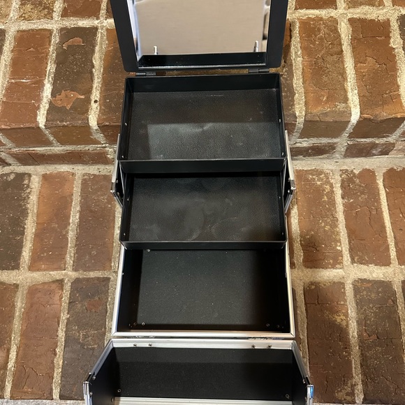 Paris-themed three-tier makeup box carry case with mirror - Picture 2 of 4